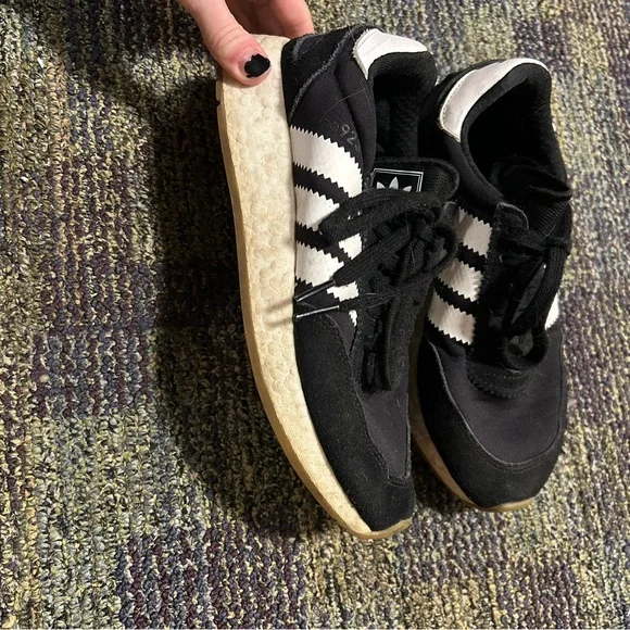 Adidas iniki black men’s 5 womens 6.5 - Picture 2 of 5